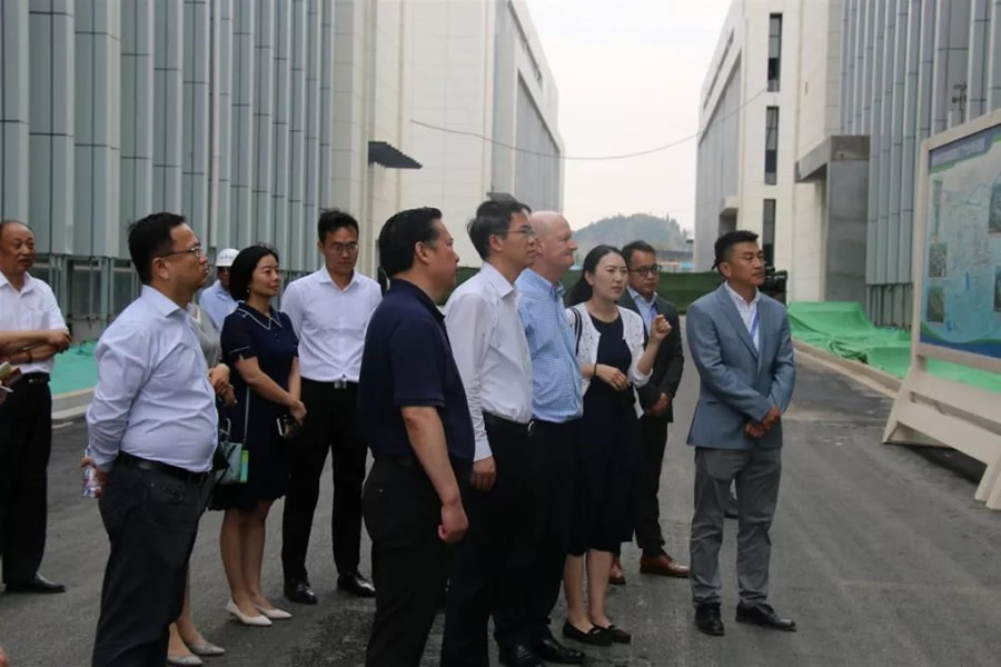 英国上议院议员视察产业园